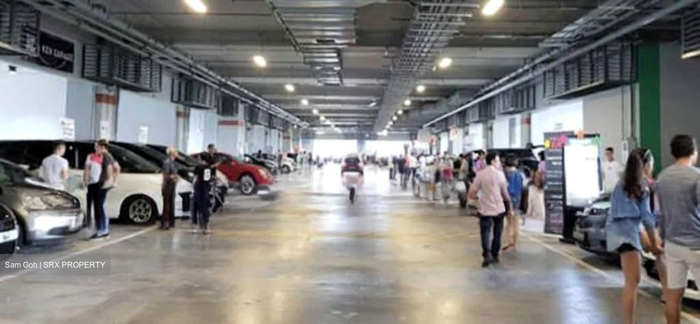 Carros Centre (D25), Factory #534419241